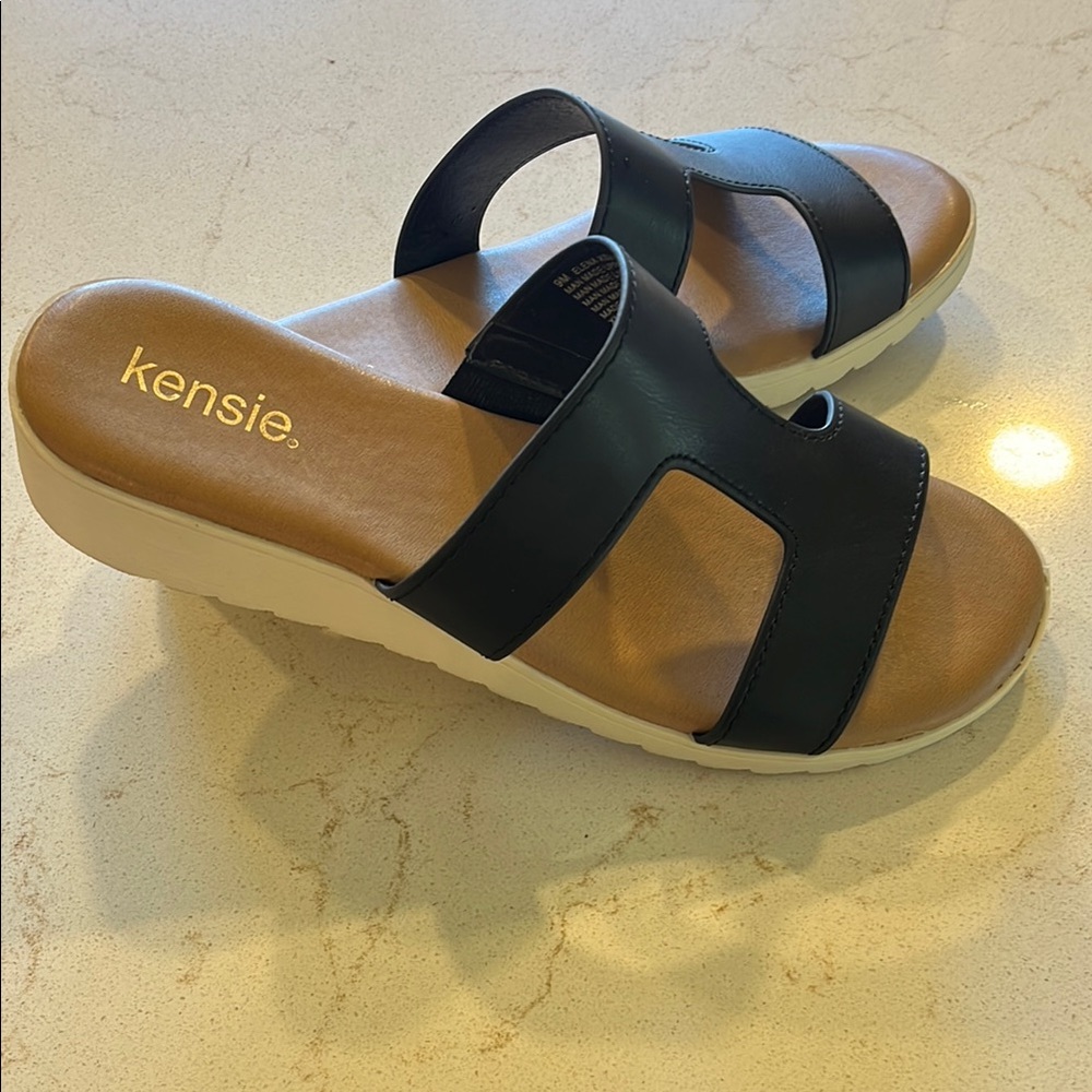 Kensie Black Sandals with Cushioned Footbed